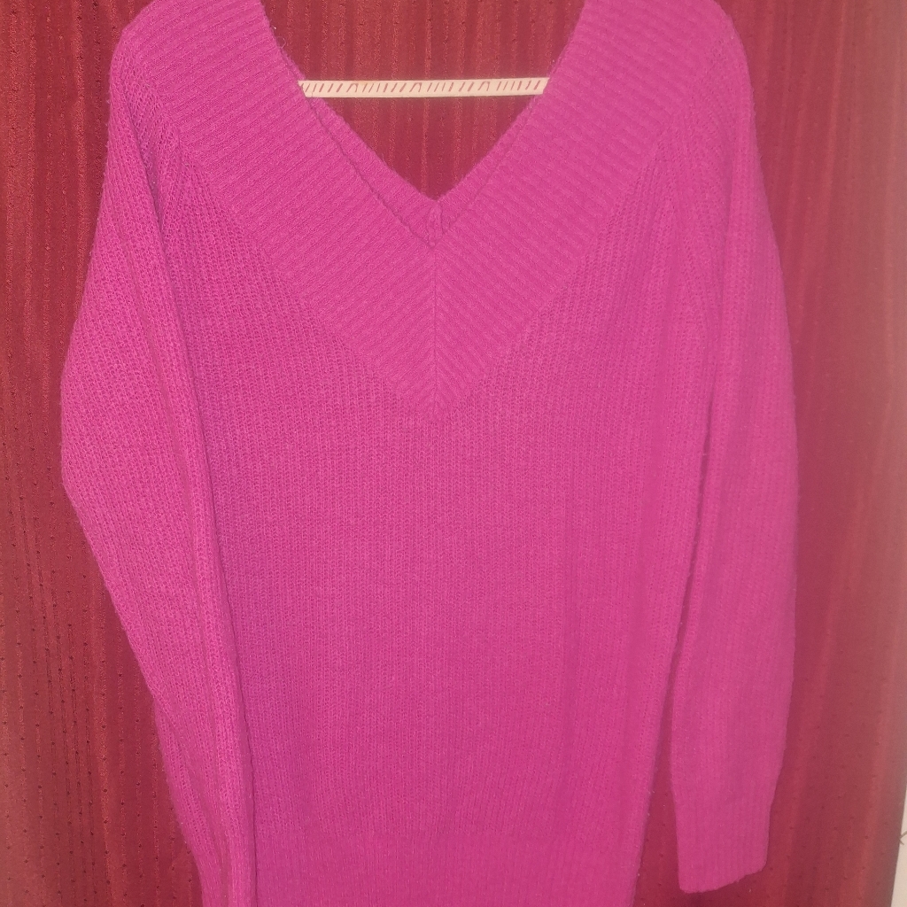 Love Women's V-Neck Sweater In Vivid Fuchsia
